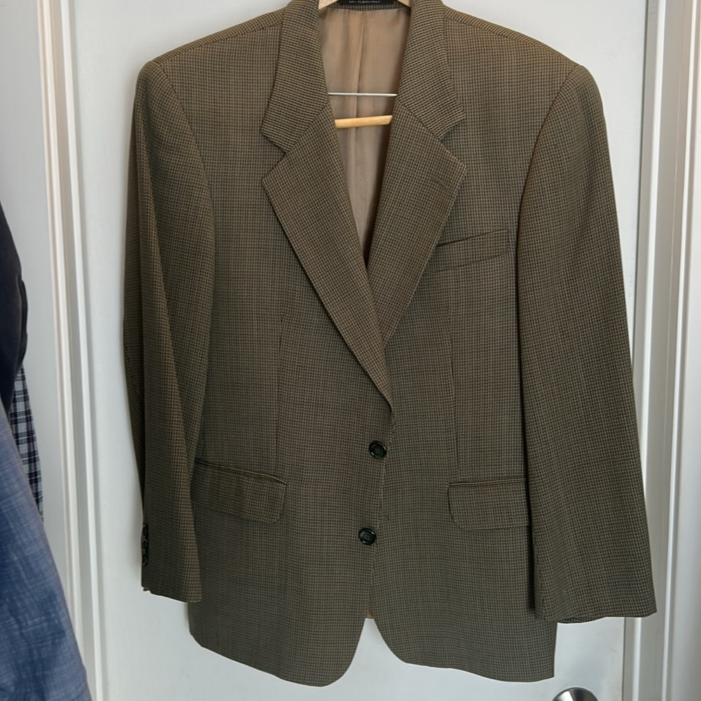 Tan Sport Coat with Notched Lapels and Wool Blend